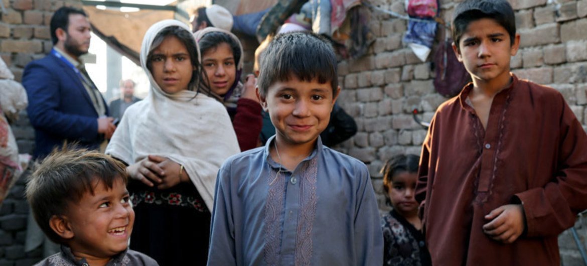 Enfants chez eux à Jalalabad, en Afghanistan.