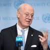 叙利亚问题特使德米斯图拉在纽约总部向新闻界发表讲话。联合国图片/Mark Garten