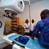 В бедных странах не хватает установок радиотерапии и соответствующих специалистов.