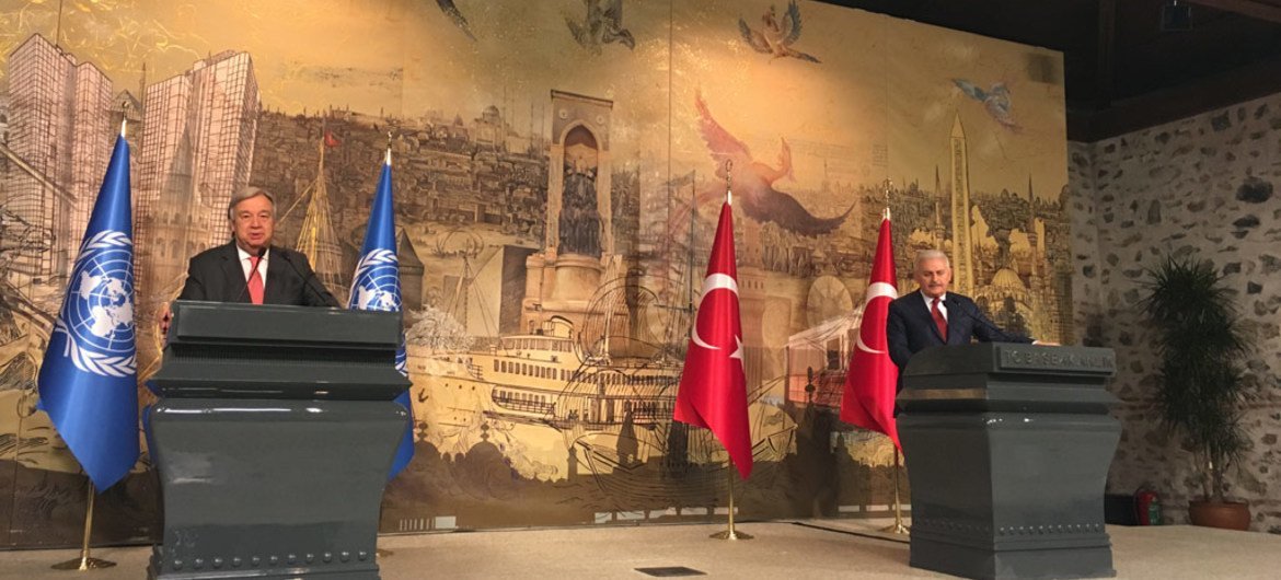 古特雷斯秘书长与土耳其总理耶伊尔德勒姆举行联合记者会。联合国图片
