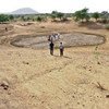 Un trou d'eau asséché au Kenya. Photo FAO/Kenya Team