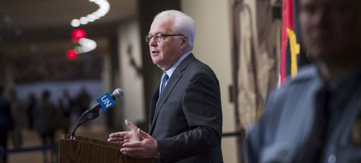 Vitaly Churkin, Permanent Representative of the Russian Federation to the United Nations, briefing journalists late last year at Headquarters.