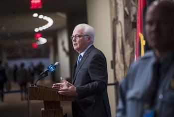 Vitaly Churkin, Permanent Representative of the Russian Federation to the United Nations, briefing journalists late last year at Headquarters.