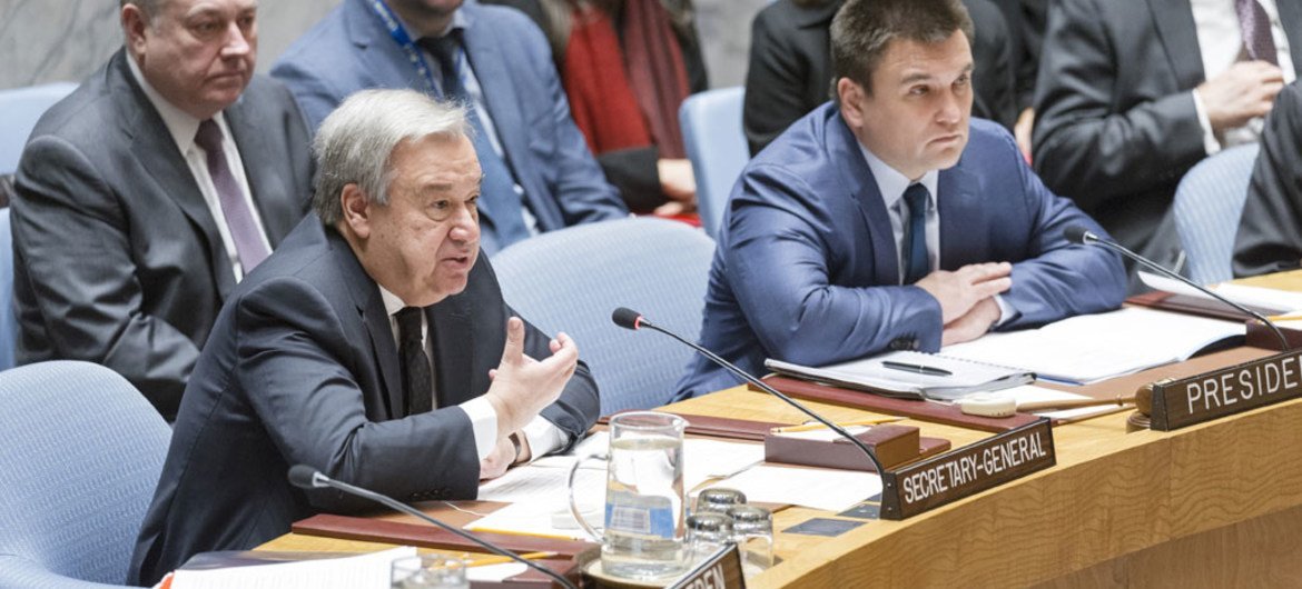 Le Secrétaire général de l'ONU, António Guterres, (premier rang, à gauche) s'exprimant lors d'un débat du Conseil de sécurité sur le thème "Le maintien de la paix et de la sécurité internationales: les conflits en Europe". Photo ONU / Rick Bajornas