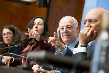 UN Special Envoy for Syria Staffan de Mistura (second right) takes questions from journalists during a press conference prior to the Intra-Syrian negotiations, Geneva. 22 February 2017.