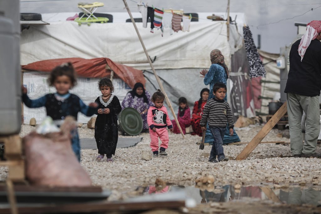 De jeunes réfugiés syriens dans un camp de fortune dans la vallée de la Bekaa, au Liban.