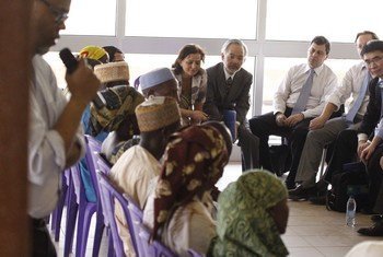联合国安理会代表团3月3日会见喀麦隆北部境内流离失所者。