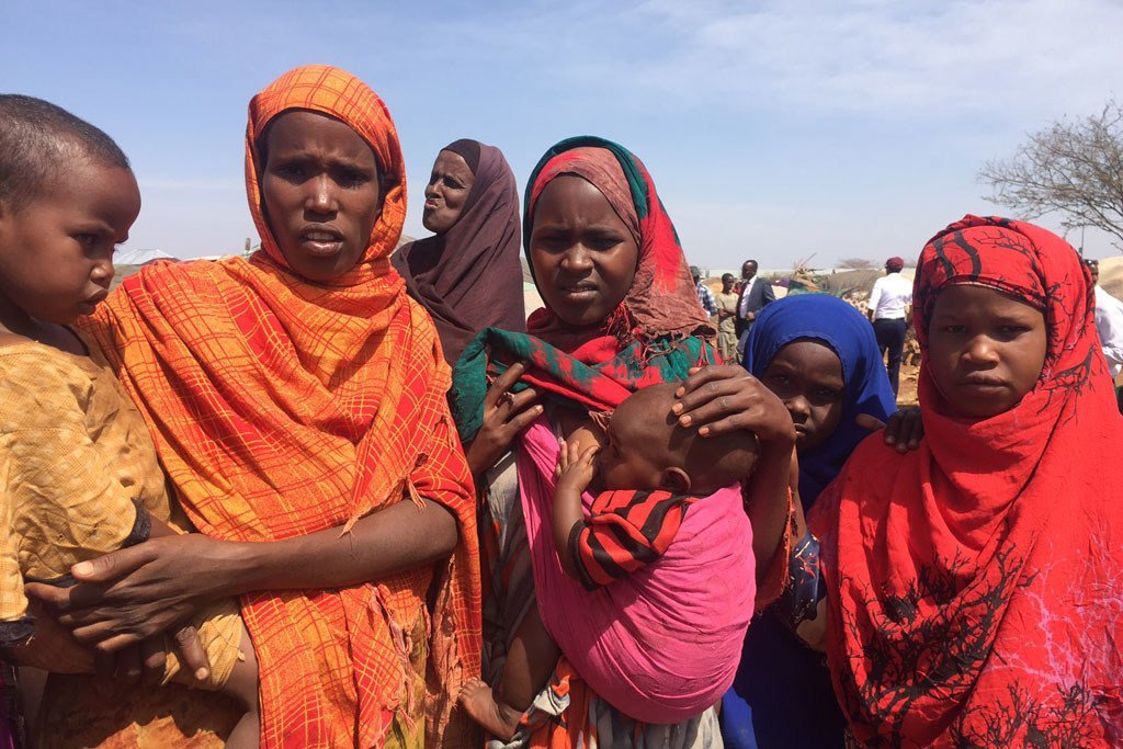 索马里的民众受到饥荒和霍乱的威胁。