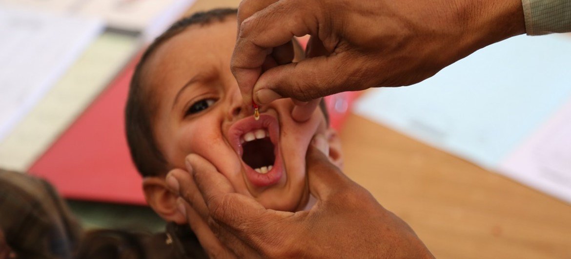 A little boy is vaccinated against polio in Sa’ada, Yemen. (file)