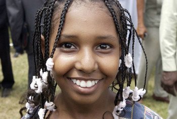 Сияющая от счастья девушка на церемонии в Хартуме, Судан