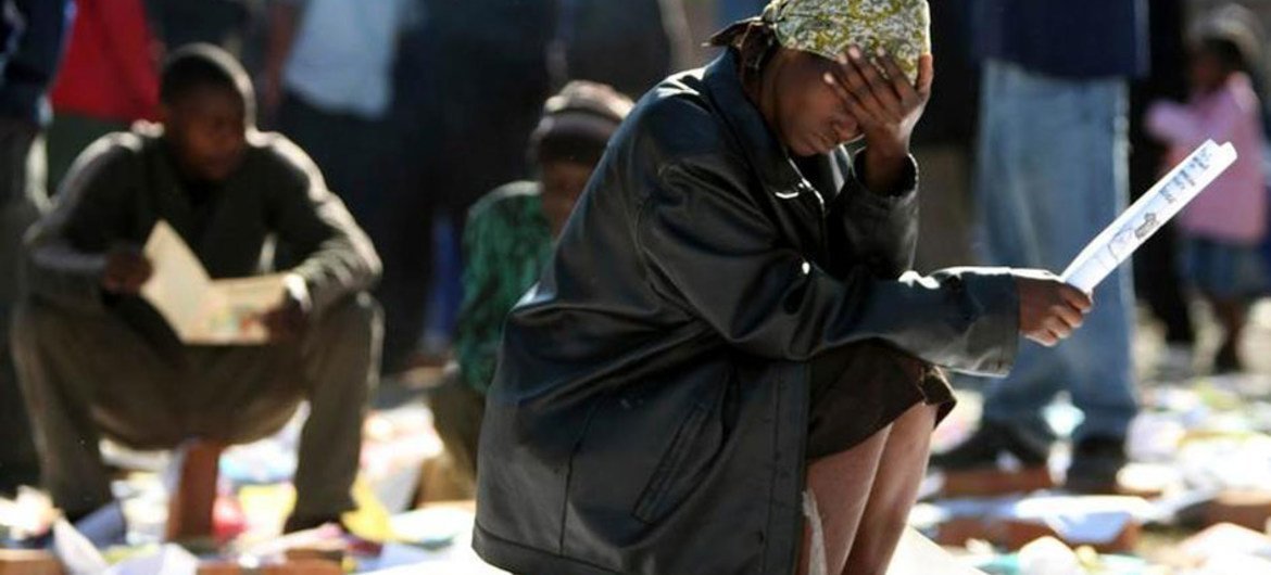 Refugiados en Johannesburgo esperan noticias sobre su futuro. (Foto de archivo)