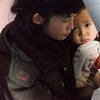 一名朝鲜儿童在诊所接受营养状况检查、免疫接种，以及维生素A和驱虫治疗。去年，在朝鲜工作的人道主义机构为33万5千名儿童进行了免疫，并为400万人提供医疗保健服务。