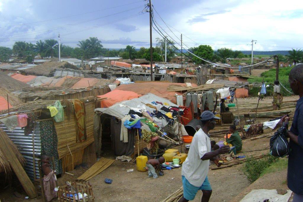 Des personnes déplacées vivant dans des conditions précaires après avoir fui les violences dans la province du Tanganyika, en République démocratique du Congo (archive).