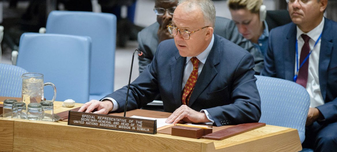 El representante especial y jefe de la Misión de Asistencia en Somalia (UNSOM), Michael Keating, informa al Consejo de Seguridad. Foto: ONU/Manuel Elias