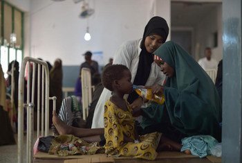 A mother gives her daughter a drink of rehydrating salts at a hospital in Mogadishu, Somalia. The country is currently experiencing a severe drought and UN humanitarian response has been upped to prevent the situation from worsening. March 2017.