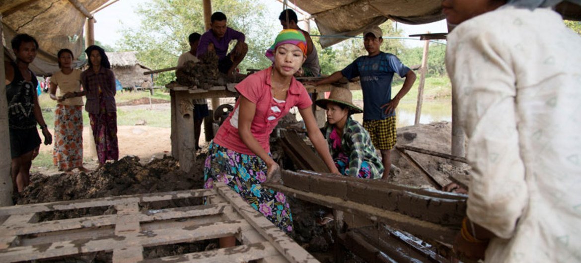 Brick factory workers in Mawlamyine, in Myanmar’s Mon State are one of the many groups of migrant workers who receive health education from IOM on issues such as Tuberculosis, Malaria and HIV.