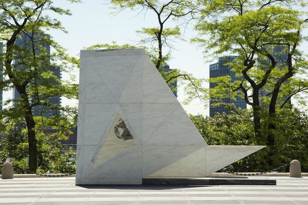 النصب التذكاري الدائم "سفينة العودة" بمقر الأمم المتحدة. 