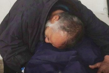 Житель Мосула оплакивает гибель пятилетней внучки, убитой боевиками ИГИЛ