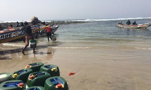 Fishermen in Yoff, Senegal prepare to take to the seas. UN General Assembly President Peter Thomson is currently on a visit to the country to meet with traditional fishing communities to discuss marine challenges ahead of a major conference on oceans.
