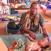 طفل صومالي يعالج من الكوليرا في الصومال.