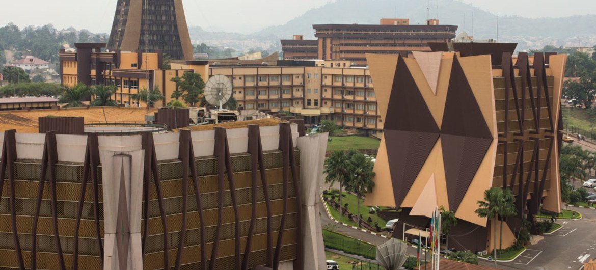 Vista da sede do governo camaronês na cidade de Yaoundé, capital dos Camarões.