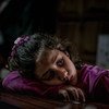 希腊莱斯沃斯岛一个由志愿者运营的露天难民营内，一名8岁的叙利亚难民女童。
