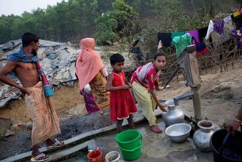 在孟加拉国一处难民营的罗兴亚流离失所者。（资料）