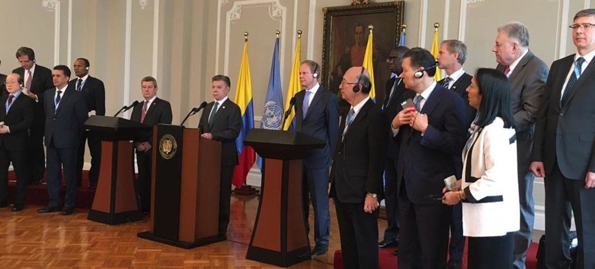 安理会成员与哥伦比亚总统桑托斯举行联合记者会。联合国哥伦比亚特派团图片