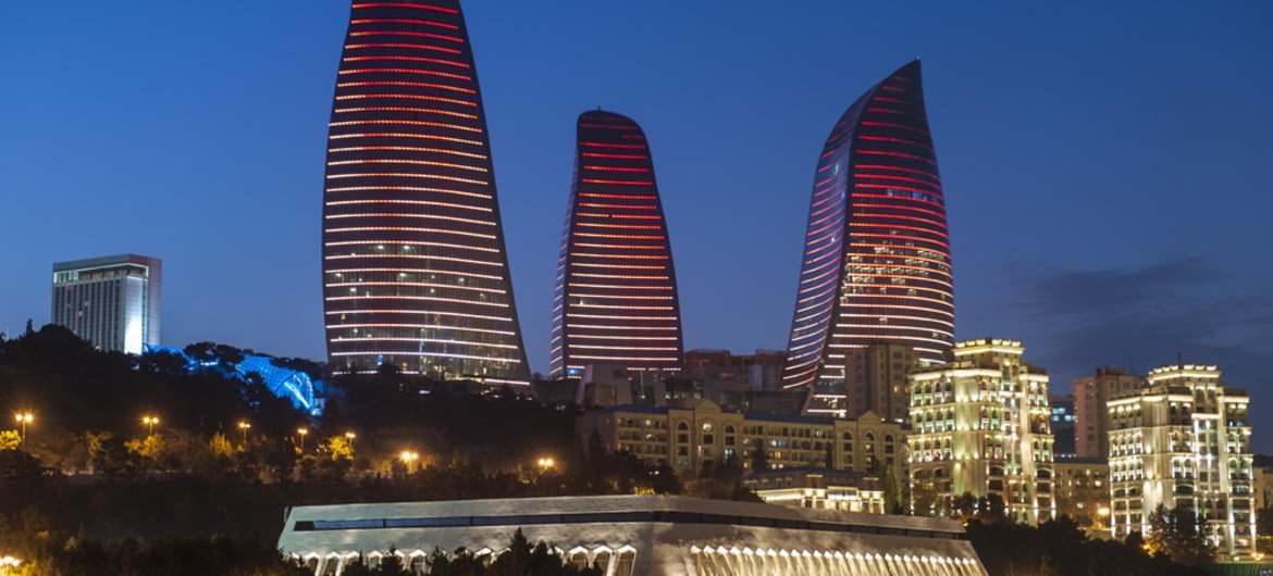 В Баку обсуждают вопросы мира и развития