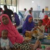 Des enfants malnutris, dont beaucoup souffrent de diarrhée, dans un hôpital à Mogadiscio, en Somalie. Photo ONU/Tobin Jones
