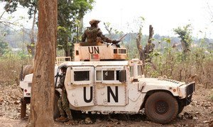 Des Casques bleus de la Mission multidimensionnelle intégrée des Nations Unies pour la stabilisation en République centrafricaine (MINUSCA) en patrouille à Bambari (archives).