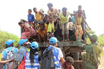 Congolese women and children arrive at a border point in Chissanda, Lunda Norte, Angola after fleeing militia attacks in Kasai Province, Democratic Republic of the Congo. UNHCR workers were waiting to register them and organise onward transportation to ca
