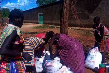 Au Soudan du Sud, le PAM distribue des vivres à 70 000 personnes dans la région du Grand Kapoeta. Les fonds flexibles reçus par le PAM permettent à l'agence d'intervenir aussi bien dans des situations d'urgence soudaines que dans des crises prolongées. 