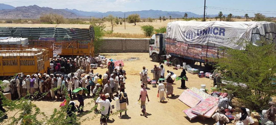 L'aide du HCR est distribuée à plus de 6.200 personnes dans le district de Mokha, l'une des régions les plus touchées dans le gouvernorat de Taëz, au Yémen.
