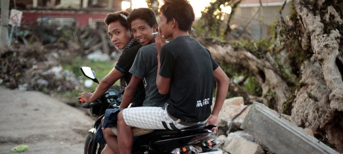 道路交通伤害是10至19岁男孩儿中的主要死因。图片提供：世界卫生组织