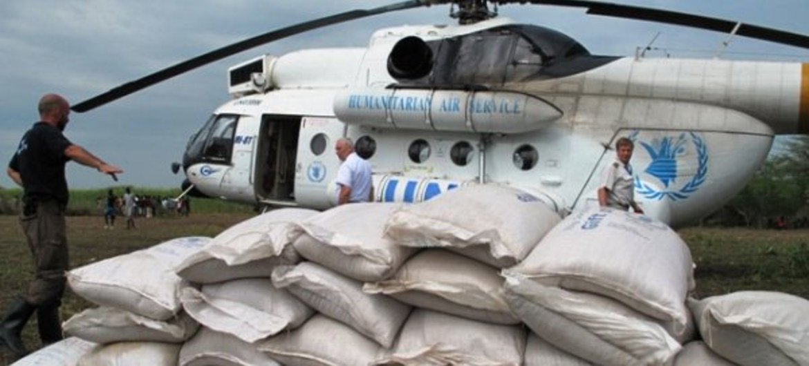 粮食计划署向中非共和国空运粮食。
