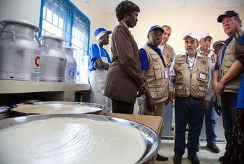 FAO Director-General José Graziano da Silva (centre) and WFP Executive Director David Beasley (right) at the Rumbek milk processing plant in South Sudan.
