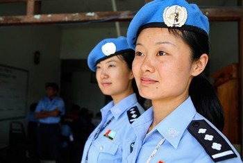 Des policiers femmes de l'ONU servant au sein de la Mission des Nations Unies au Timor-Leste (MINUT).