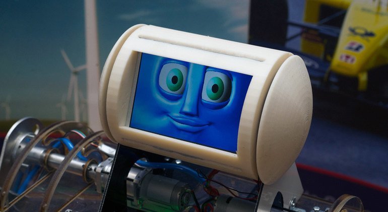 Робот Робби был разработан студентами из Дублина для мальчика-инвалида