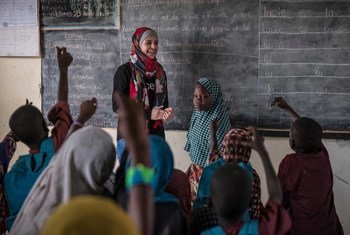 L'Ambassadrice de bonne de volonté de l'UNICEF, Muzoon Almellehan, lors d'une visite au Tchad en avril 2017 (archives).