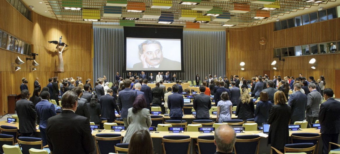 Wide view of the Trusteeship Council Chamber during the minute of silence at the opening of the High-Level Debate on Transnational Organized Crime (in observance of the twenty-fifth anniversary of the assassination of Judge Giovanni Falcone)