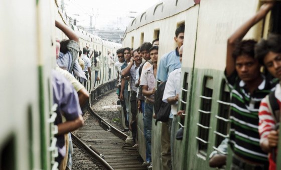 Пассажиры  поезда в Индии. Фото ООН