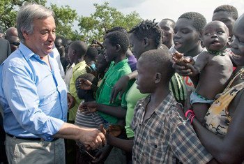 الأمين العام يزور مخيم إيمفيبي في شمال أوغندا.