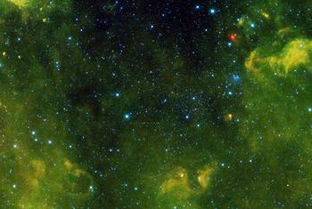 Asteroide entre estrelas em imagem capturada pela Nasa