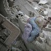 Un niño juega en las ruinas de un edificio de Damasco. Foto de archivo: UNICEF/Al Shami