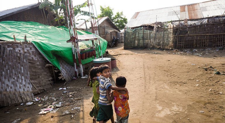 Дети из числа  перемещенных лиц в штате Ракхайн в Мьянме. Фото ЮНИСЕФ