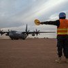 Un avion cargo arrive sur une piste d'atterrissage dans la partie nord du Mali.