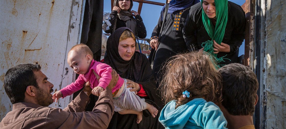 Refugiados de Mosul llegan a un campo de ACNUR. Foto ACNUR / Ivor Prickett