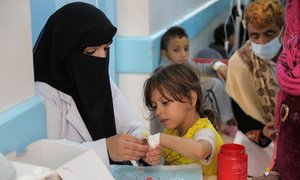 Mai 2017: les patients souffrant de diarrhée aigüe ou de choléra reçoivent des soins à l'hôpital Sab'een de Sanaa, au Yémen.