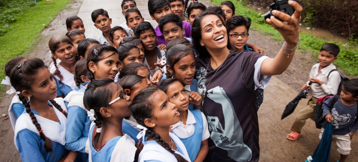 On 14 July 2017, Lilly Singh met with a children’s group, Bal Commando, supporting the sanitation movement in a village close to the city of Harda in Madhya Pradesh State, India. UNICEF supported the rural parts of the district to become open defecation f